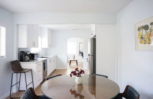 Family Renovated Home, Netflix, AC, WD, Putt Putt - Foto 18