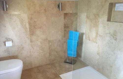 Chestnut,1 bedroom loft apartment with wood burner - Foto 2