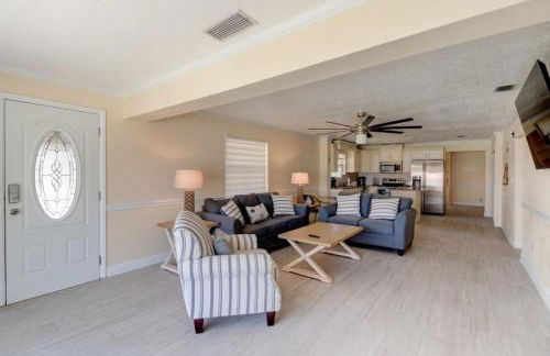 3 bedroom 2 bath home walking distance to beach - Foto 1