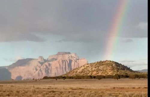 Access Zion & Bryce! Tiny Home with Rooftop Deck and Hot Tub - Foto 27