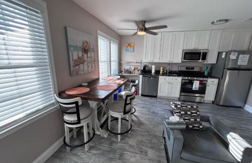 Beach Block Parking Modern Decor Porch - Foto 2