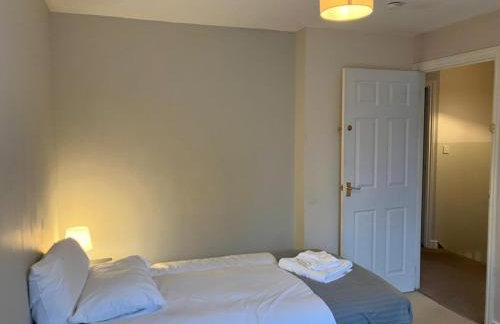 Spacious Home in Walsall with Parking & Garden - Foto 17