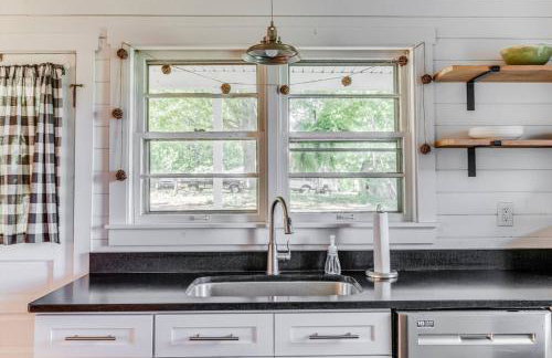 Redwing Farm Cottage - Mountain Views and Firepit! - Foto 7