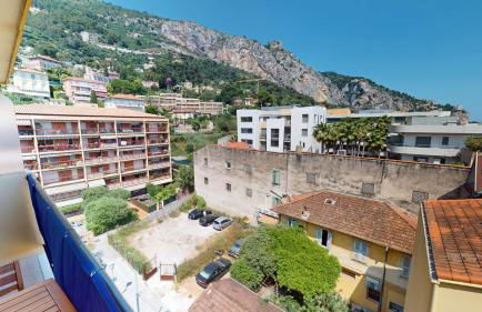 55E - Superbe studio climatisé entièrement rénové au 5ème et dernier étage sur le bord de Mer de Menton - Photo 14