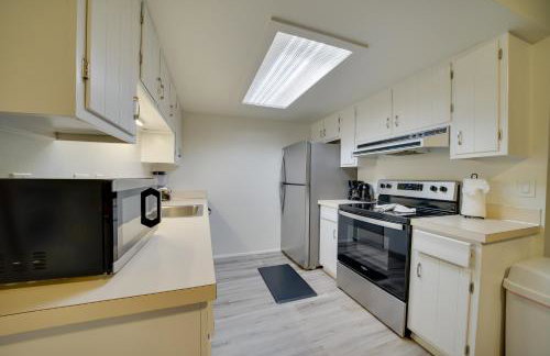 Eastside Tech Hub Home Base Near I-90 and Factoria! - Foto 3