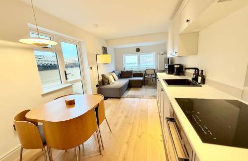 Super Modern Ground floor Flat near City centre - Foto 1