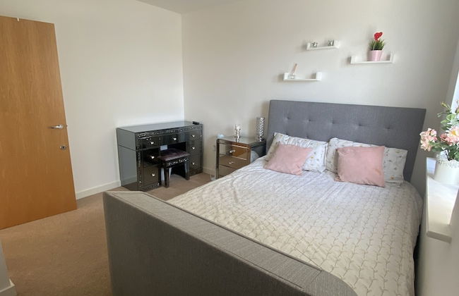 Captivating 1-bed Apartment in Barking - Photo 10