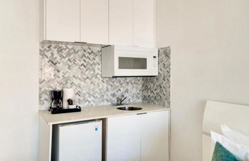 Best location by the Beach ! Free WiFi - TV - All amenities - Foto 14