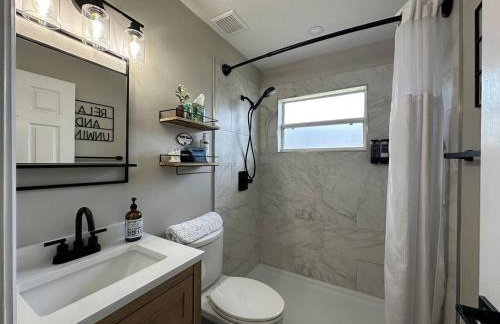 The Country Club Cottage NEW! Space Coast Entire Home! Plenty of Parking! - Foto 19