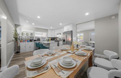 Entire Private Home with 3 Bedrooms 2 Bathrooms, Gated Yard, Garage, Hot Tub, 4-Beds, Golf, Mira Mesa, Available Now - Photo 37