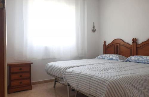 Dúplex mediterráneo con piscina y cenador - Foto 13