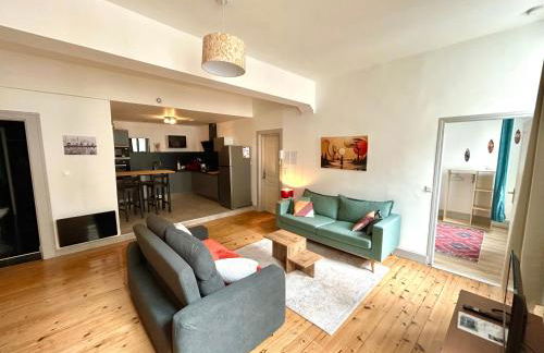 Louisa - Spacieux en Plein centre - Places gratuites - 1er étage - Photo 2