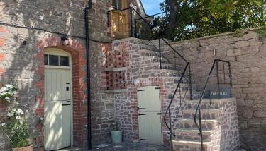 The Stable - Photo 4