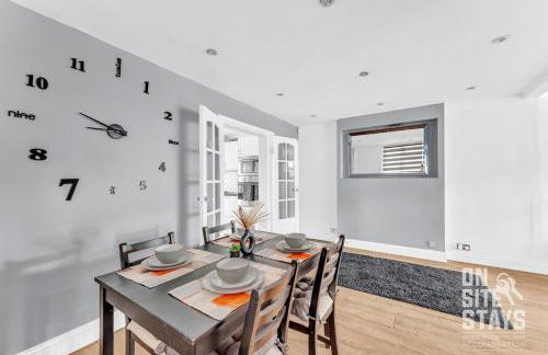 OnSiteStays - 3 bedroom, 2 x space driveway and Wifi - Foto 1