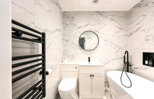 Historic 2-Bed Hideaway Near Hampton Court Palace - Foto 2