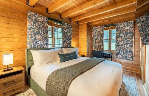 Log Cabin with Hot Tub, Game Room-10 min to NRG - Foto 19