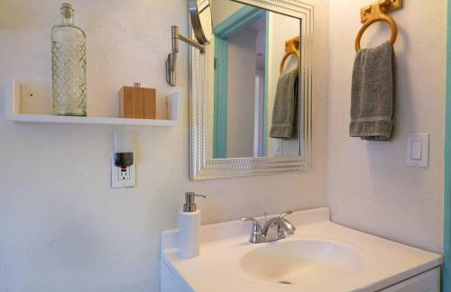 Cali 2BR Getaway Firepit, Yard & Spring Charm - Foto 14