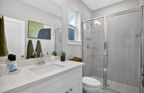 Urban EaDo Retreat - 3BR Townhome w Deck - Foto 31