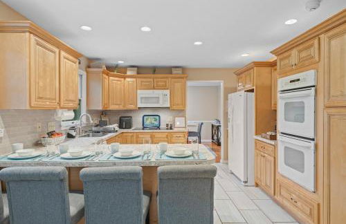 Family Escape with Yard, Fire Pit and EV Charger - Foto 17