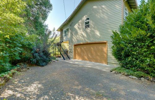On McKenzie River! Home with Scenic Sunroom - Foto 39