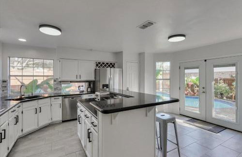 Luxury Holiday Home 5BR Hot Tub, Pool & Beautiful Backyard - Foto 15