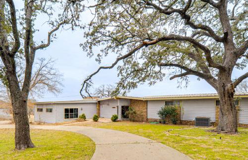 Rustic Lake Buchanan Hideaway with Game Room and Grill - Foto 33