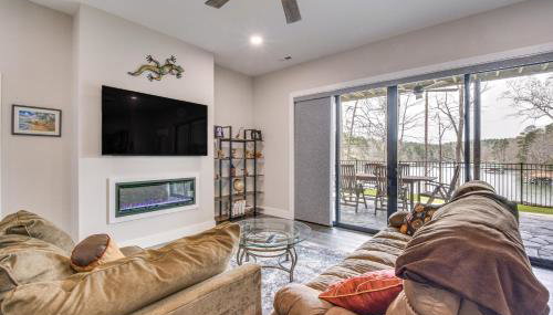 Lakefront Seneca Vacation Rental with Shared Dock! - Foto 3