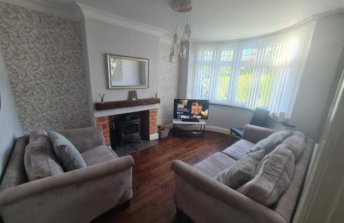 L & J Escapes - 8 Bedrooms suitable for Contractors and Families- Private parking available for 6 vehicles - Foto 49