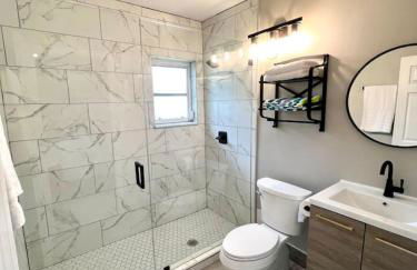 Renovated Intercoastal 2Bdrm 1 bath condo Walk to Beach - Foto 8