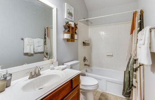 Pet-Friendly Home with Patio and Yard in Rosharon - Foto 19