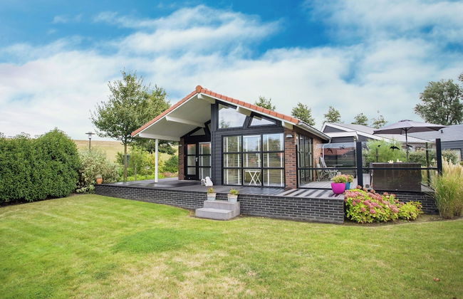 Chalet in Kattendijke Near Eastern Scheldt - Foto 1