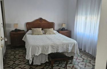 La Nava, casa de pueblo con patio y calefacción con chimenea - Foto 2