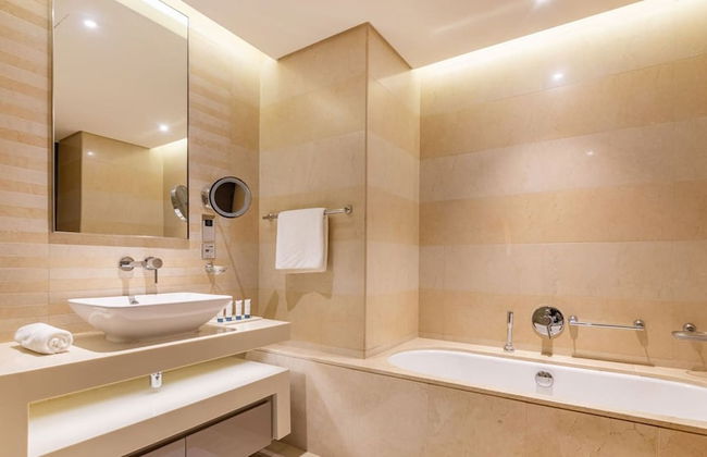 Elegant 1BR Near Wafi Mall Central Dubai Stay - Photo 7