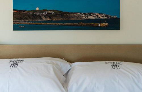 Beachside period family home. 5 BR spacious, comfortable. - Photo 32