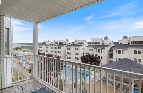 Lakefront Osage Beach Condo + Workspace w/ Pool Views - Foto 33