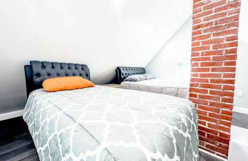 2 Homes, 1 Stay-7BR Niagara Falls Compound - Foto 14