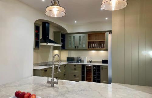 Gorgeous 4 bedroom Townhouse - Photo 12