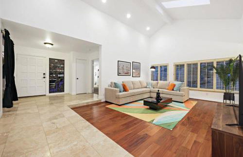 Hot Tub with A View and Large Back Deck & Game Room - Foto 26