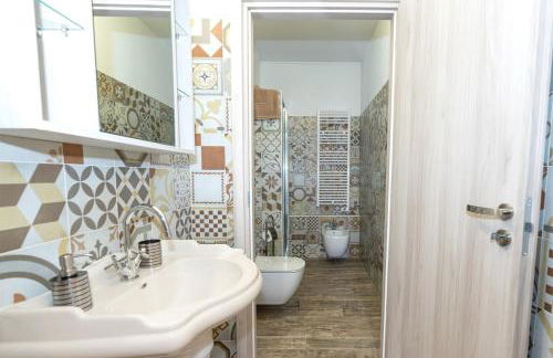 Margot Family - Photo 16