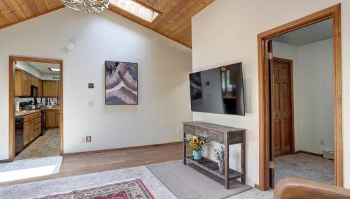 Rock Lodge Complete with Covered Parking - Foto 5