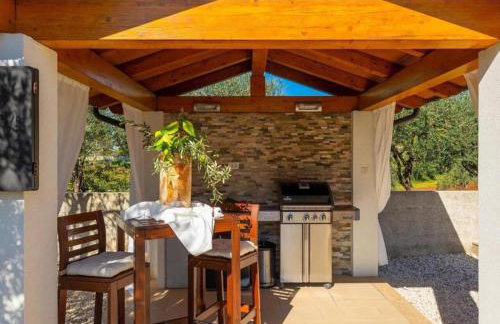 Villa Chiara 2 Bedroom, Private Pool, BBQ & Child-Friendly - Foto 7