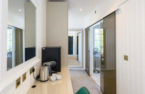 Holm House - Stylish Coastal Suites - Silures Bar & Restaurant On-site - Foto 47