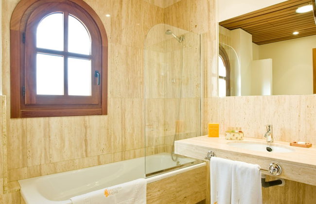 Hotel de Bodegas Hacienda Albae - Photo 21