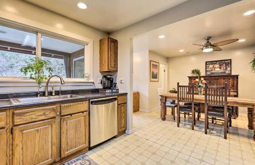 Wine Country Retreat at Private Creekside House! - Foto 12