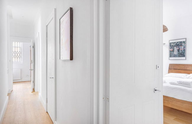 Contemporary Flat in the Centre of Fitzrovia - Photo 7