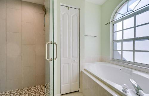 Dock, Lanai and Pool! Modern Red Bug Lake Retreat - Foto 5