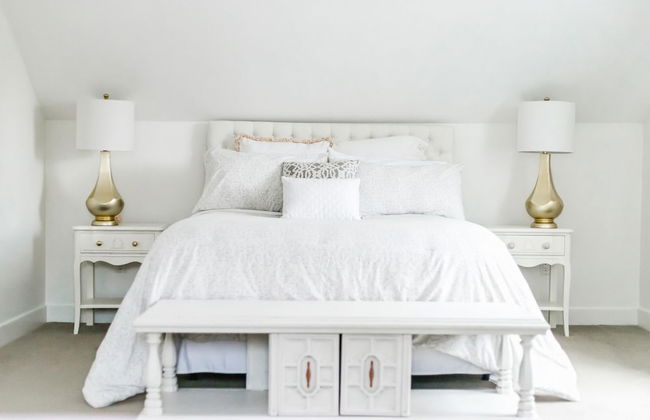 Gorgeous Bungalow With a Backyard Deck - Photo 48