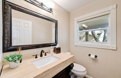 Luxurious Retreat on Lake LBJ Pool, Hot Tub, Dock - Foto 13