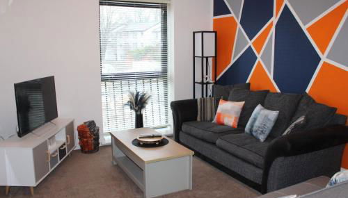 RestWorkPlayShortStays apartment, free parking and wifi, perfect for contractors, near to i54 park and city centre - Foto 2