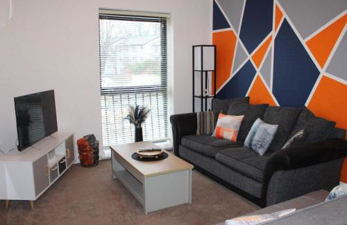 RestWorkPlayShortStays apartment, free parking and wifi, perfect for contractors, near to i54 park and city centre - Foto 2